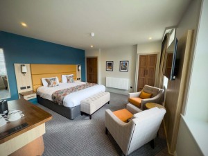 royal-whitby-hotel-king-size-double-room